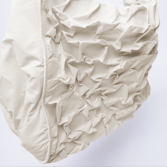 ZARA XL BNWT Ruffled Bucket Bag - Picture 4 of 6